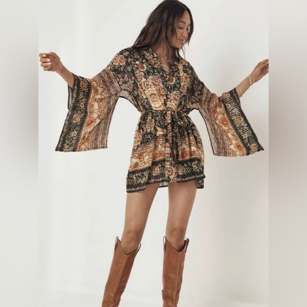SPELL Mystic Nightfall Short Robe Kimono size M/L New with Tags